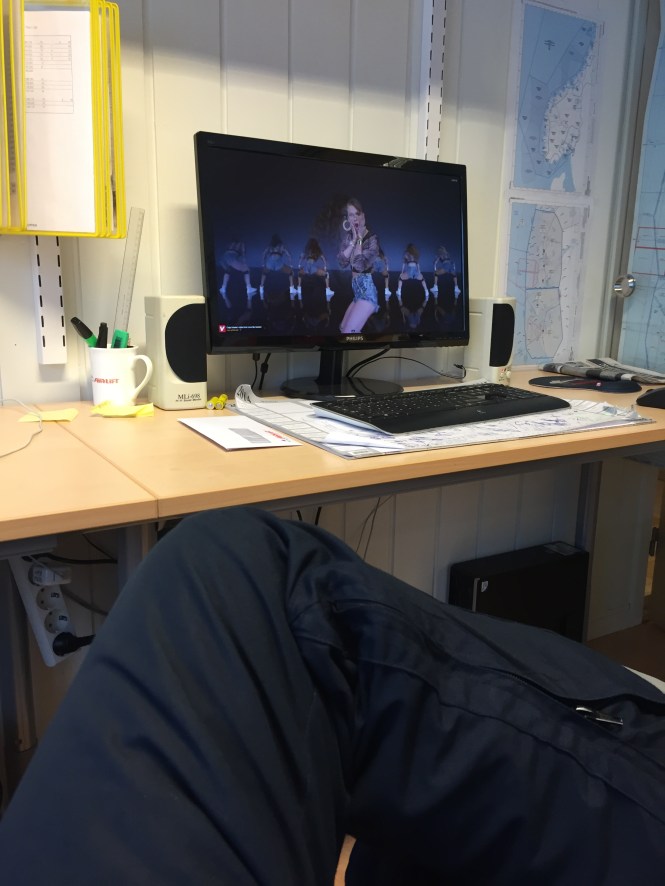 Thinking the shower of snow would pass quite quickly we watched some music videos to boost morale. Taylor Swift looks as shocked as I was to find out that the snow kept on falling with no end in sight. 